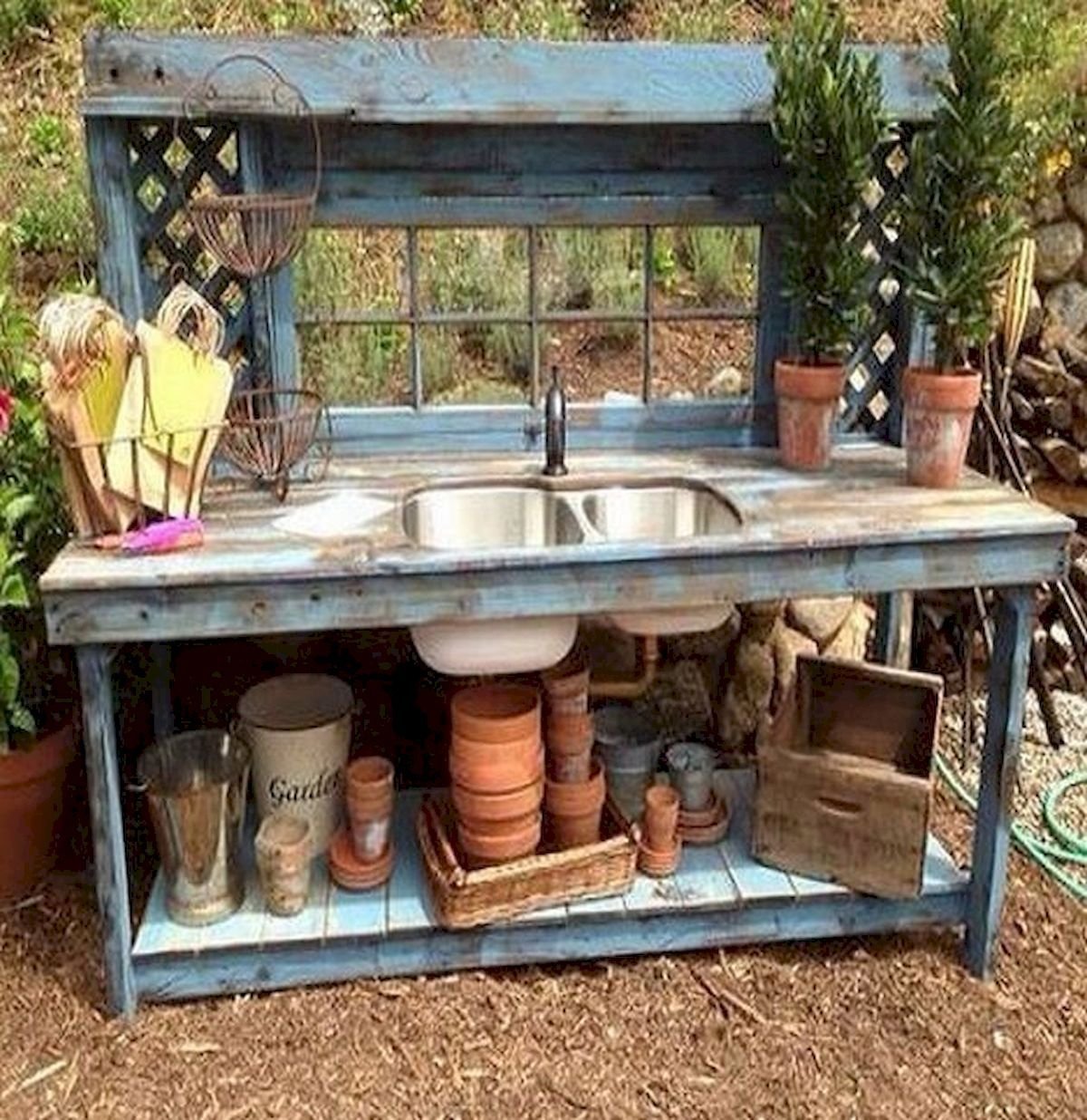 Уличная мойка для посуды на даче