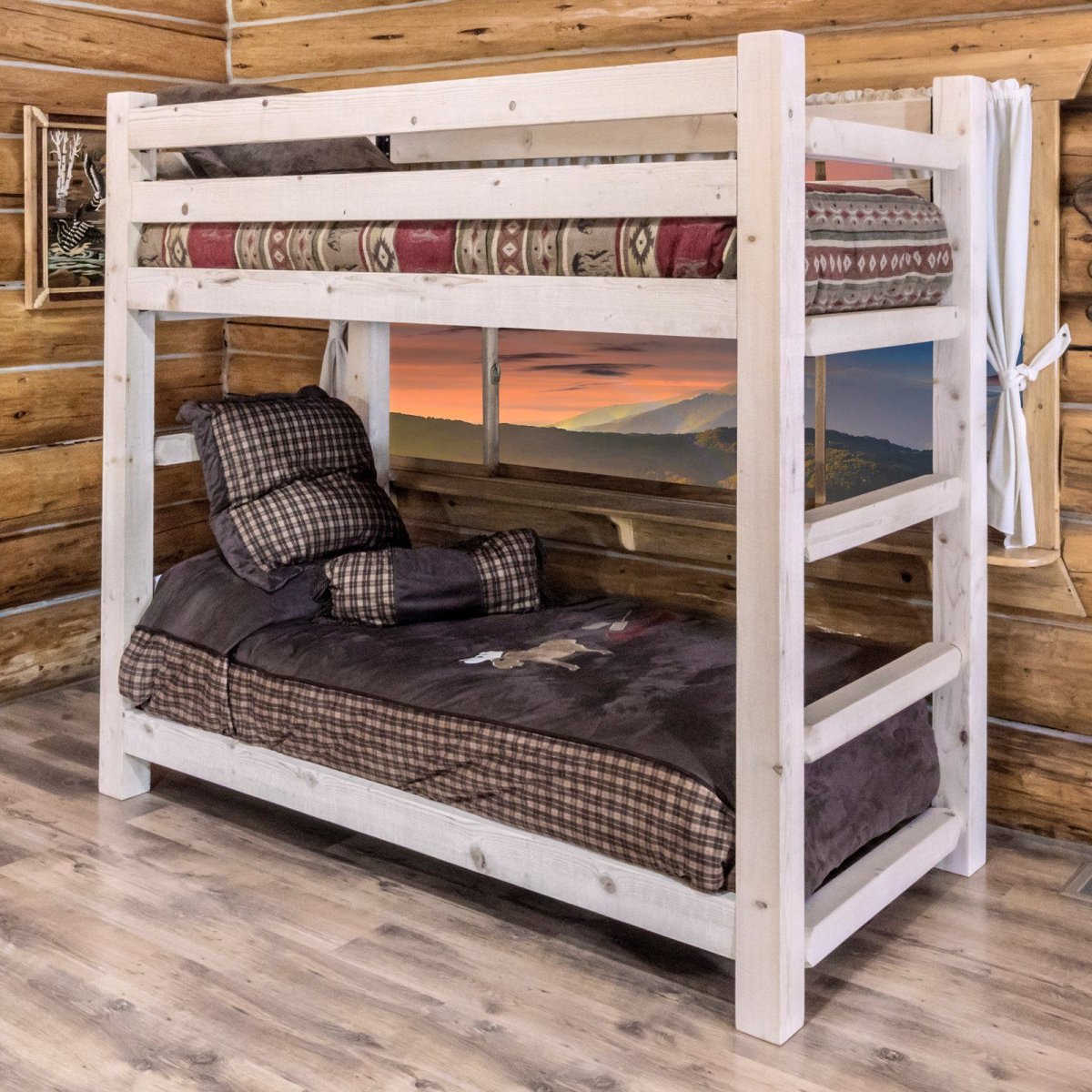 Двухъярусная кровать из дерева