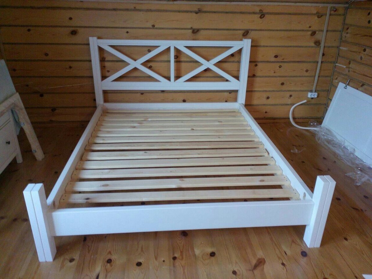 Деревянные кровати для дачи
