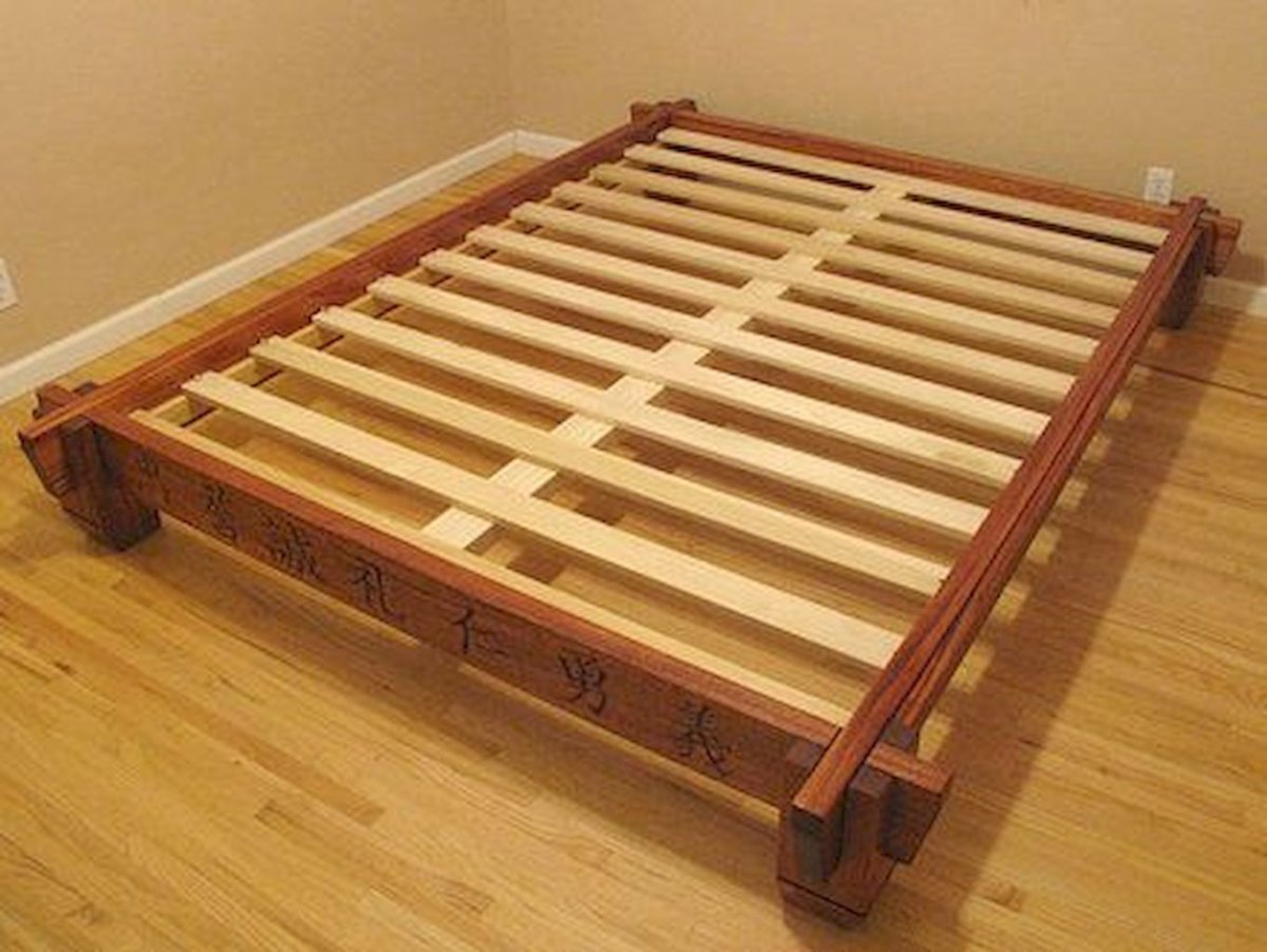 Деревянный каркас кровати