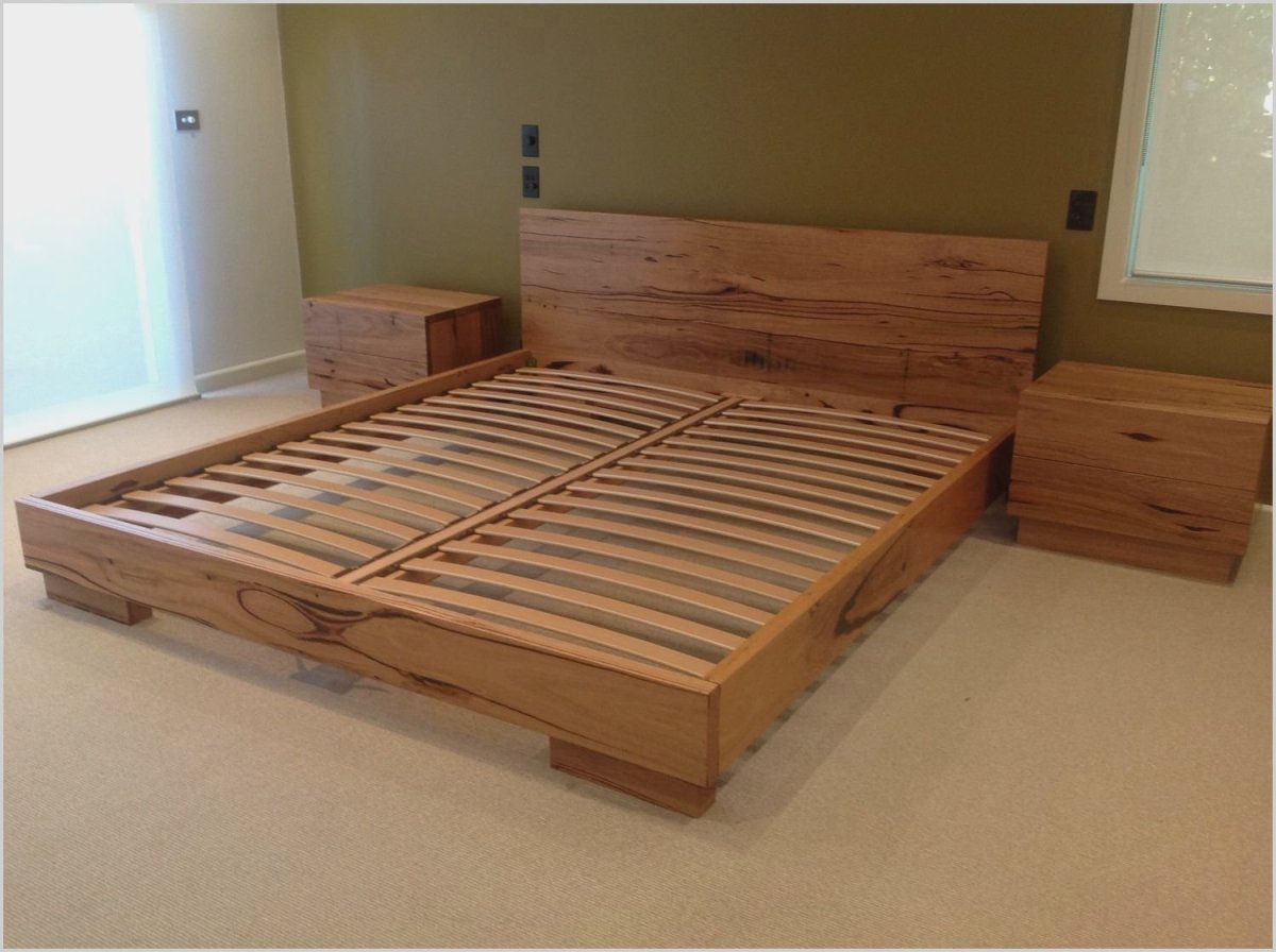 Кровать из мебельного щита