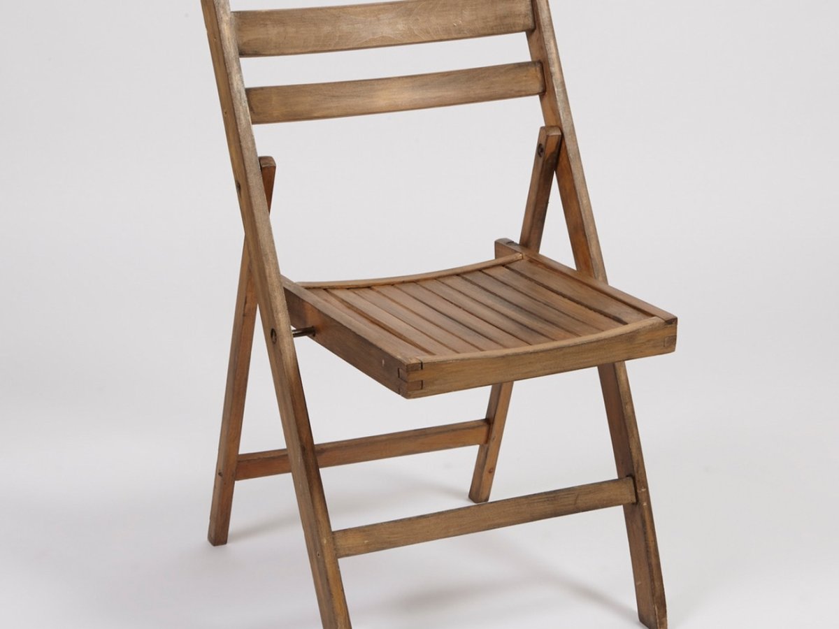 Стул на деревянном каркасе