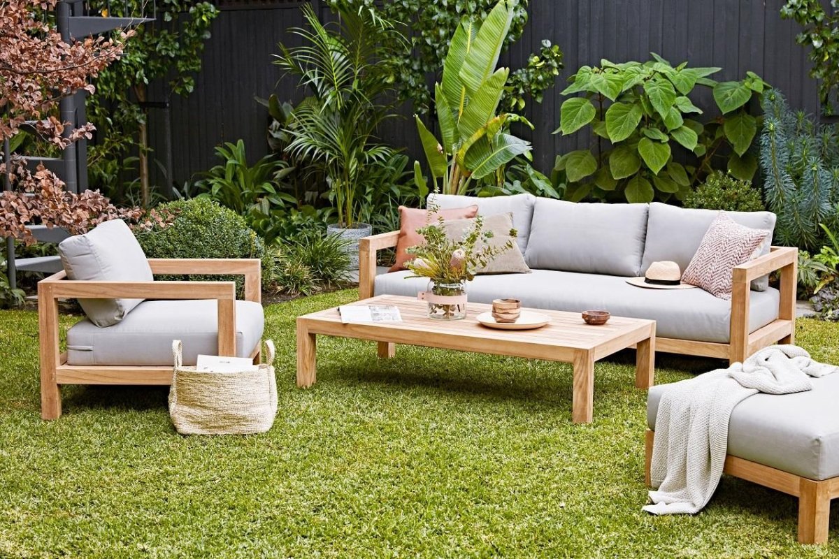 Диван садовый бежевый