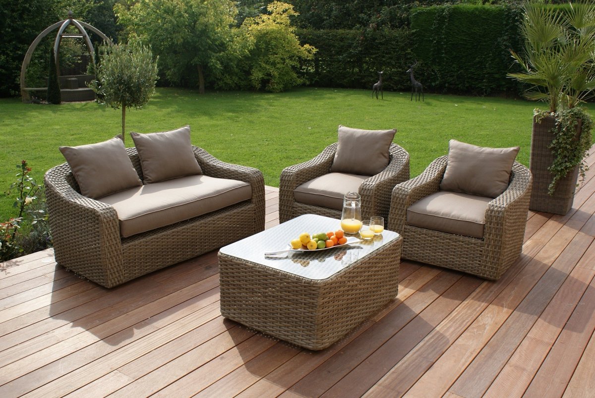 Красивая уличная мебель