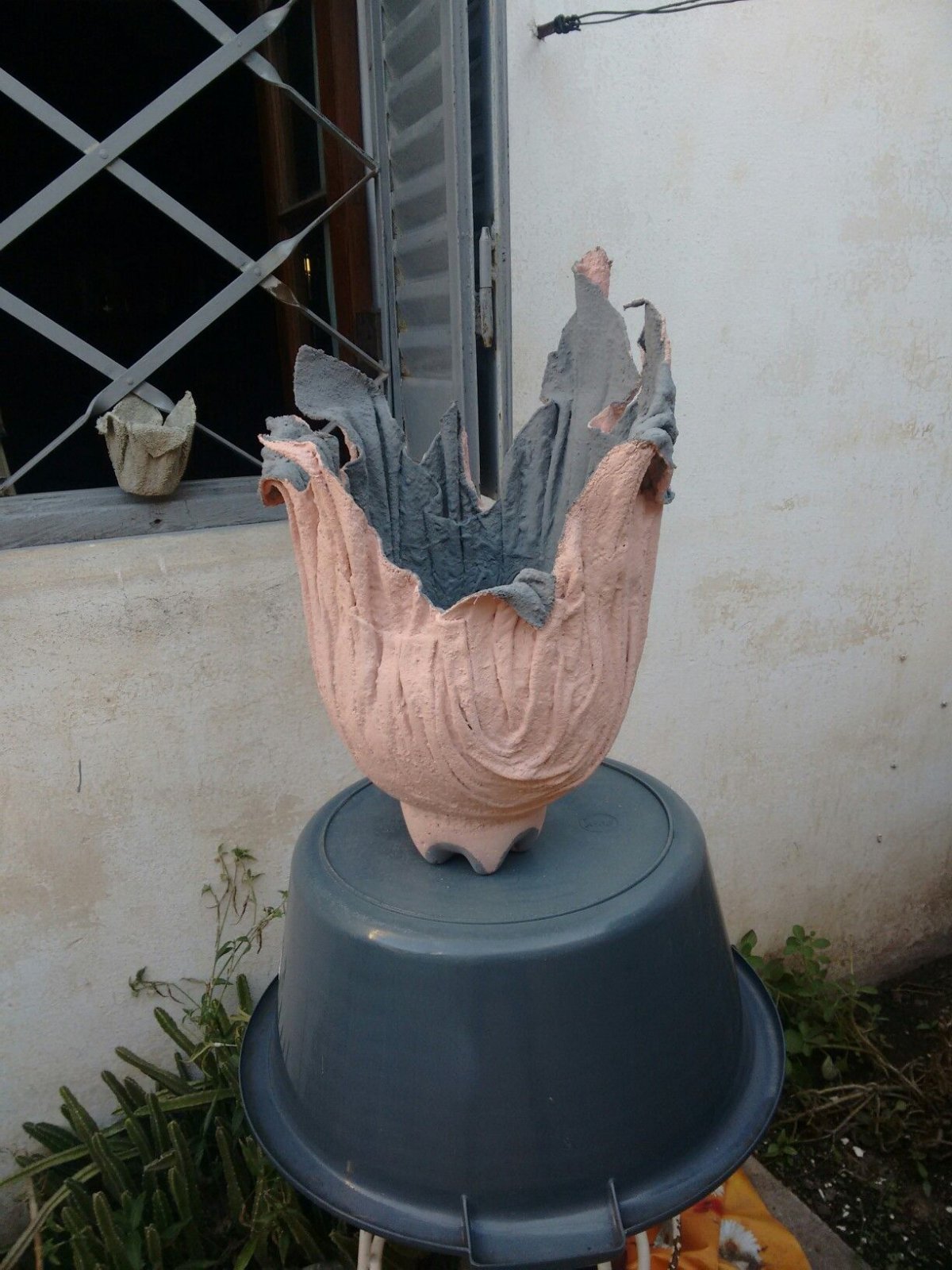 Кашпо из цемента