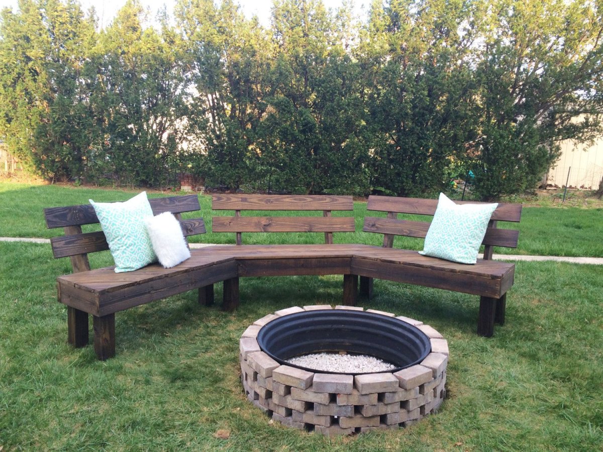 Скамейки у кострища