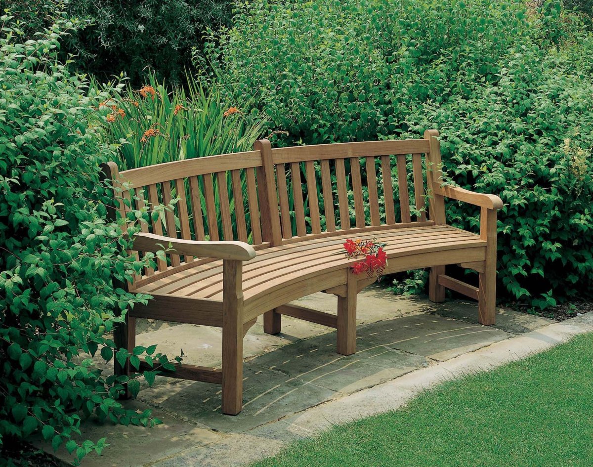 Скамейка деревянная