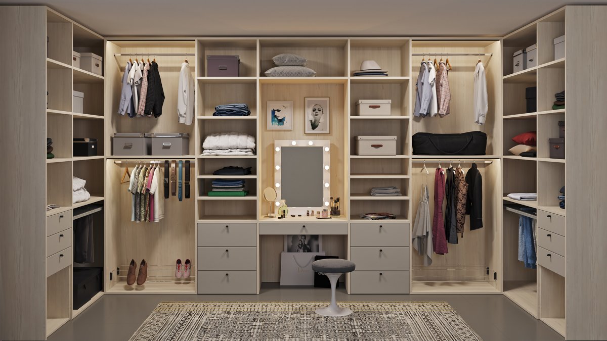 Гардеробная комната с рабочим местом