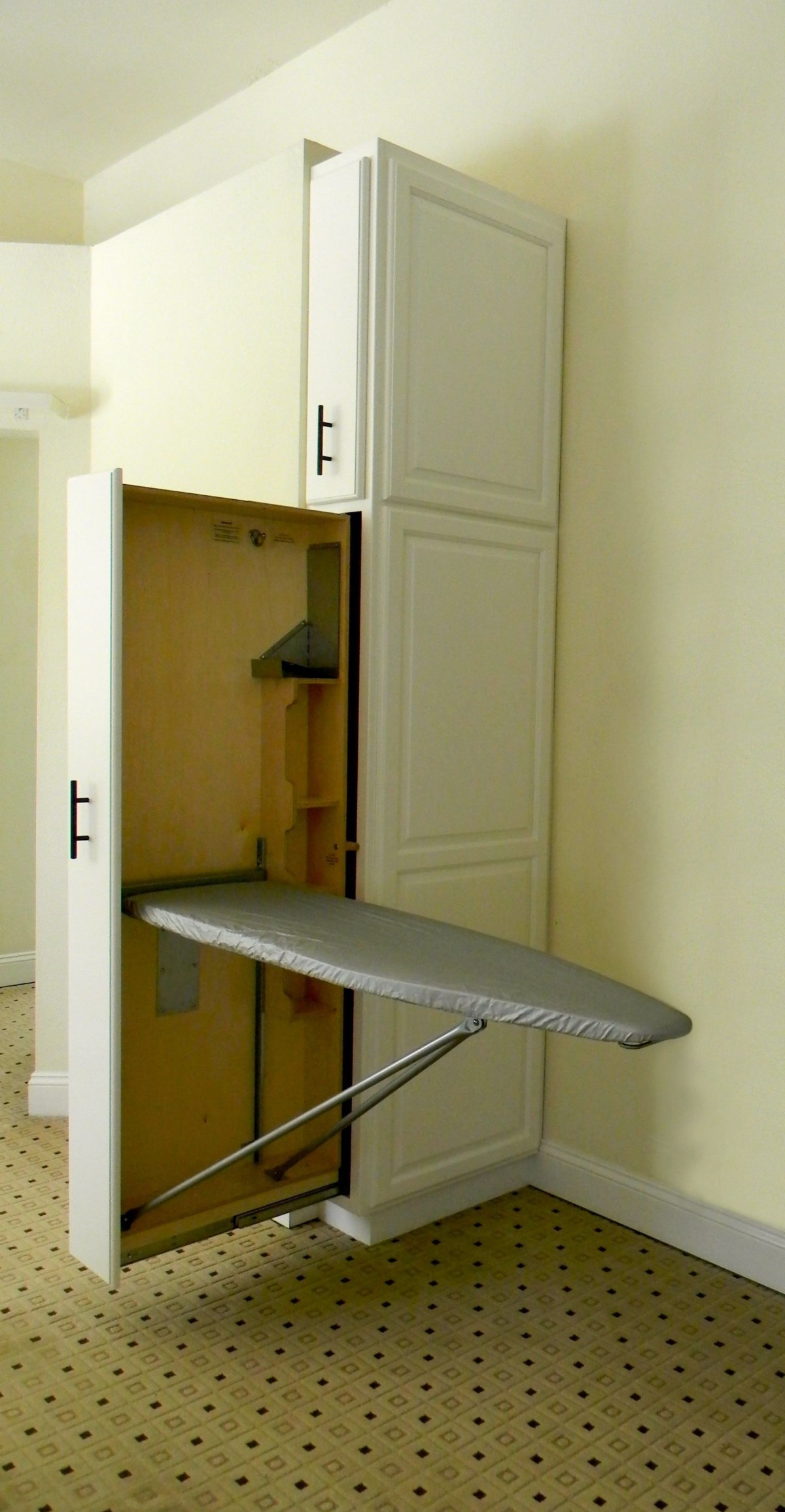 Встроенная гладилка в шкаф 2022