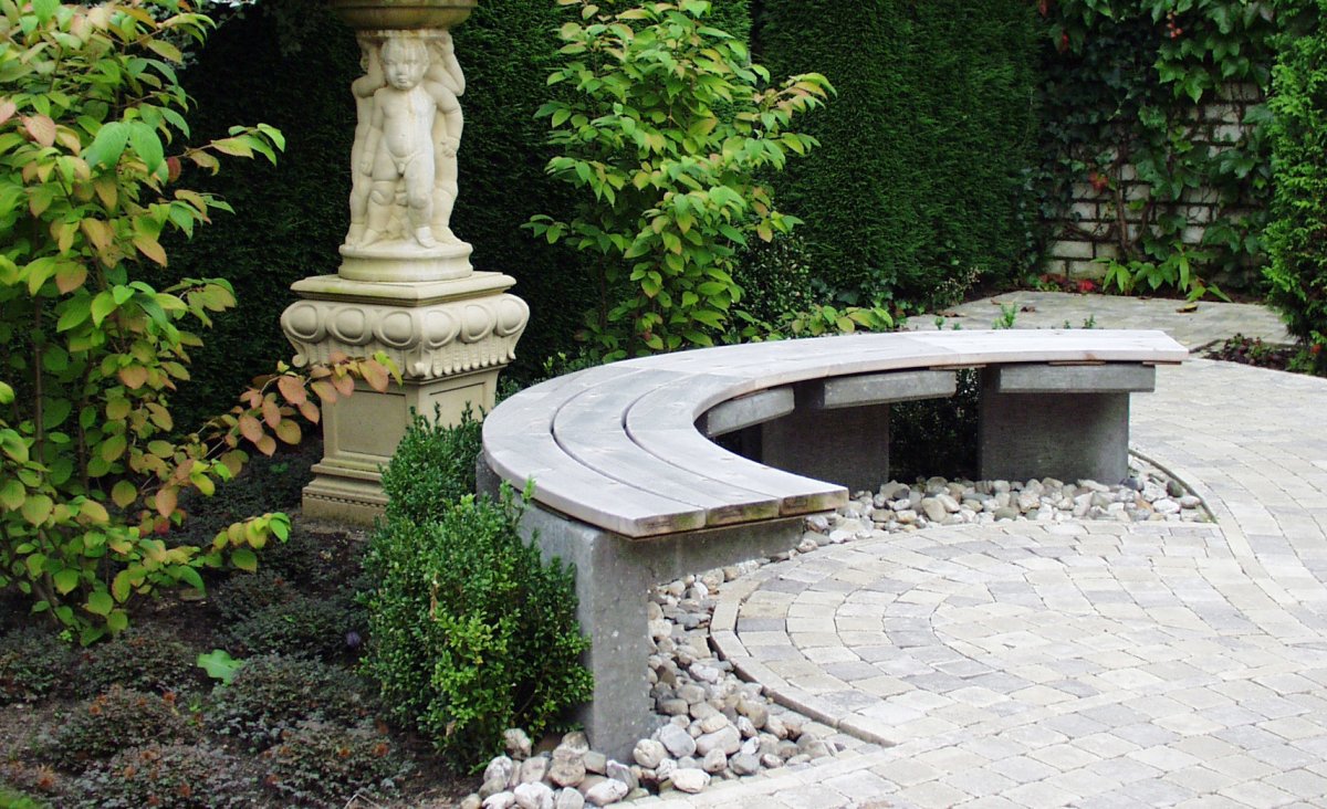 Полукруглые лавочки для сада