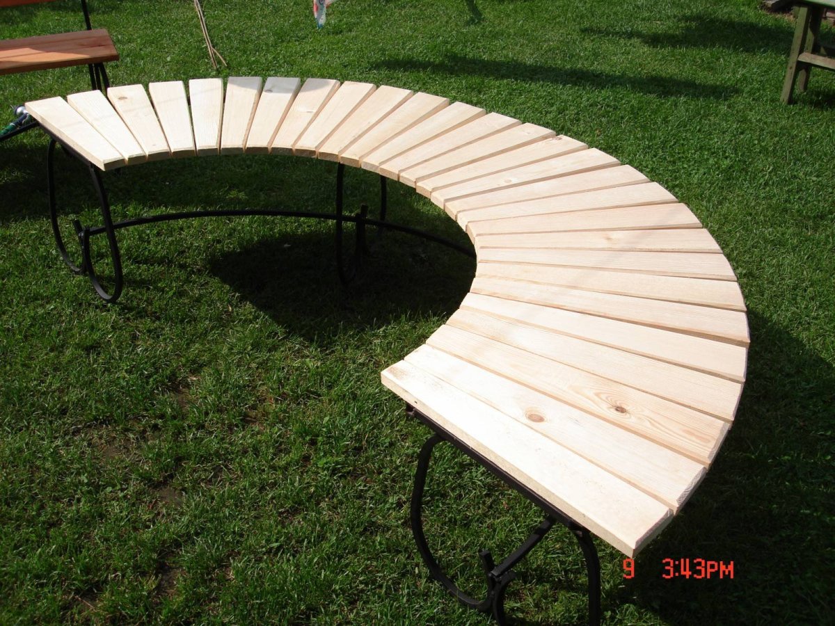 Полукруглые скамейки для дачи