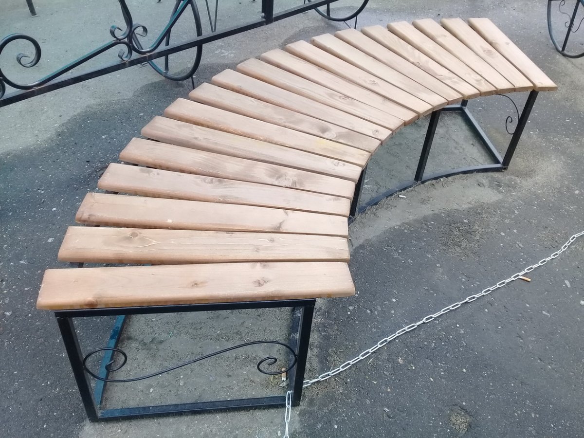 Скамейка полукруглая 891-56 с деревом