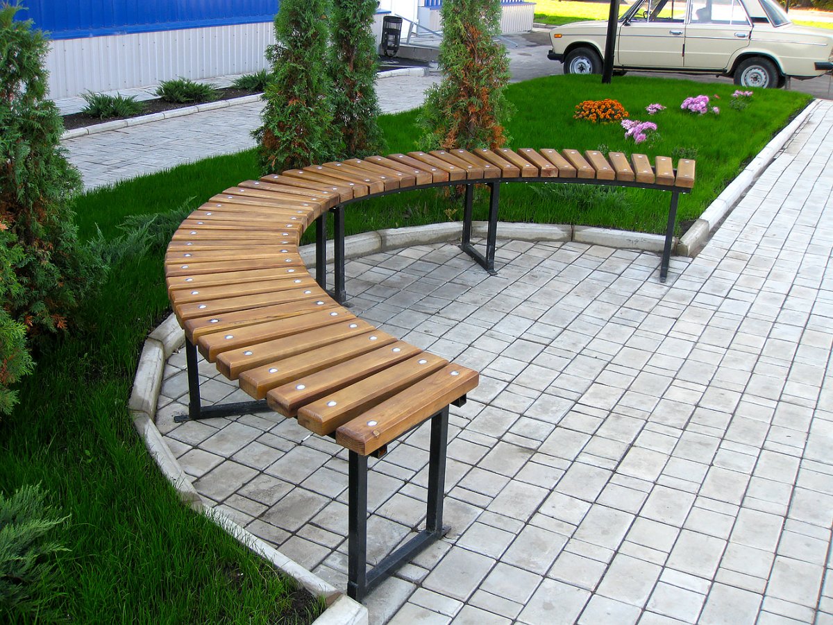 Скамейки полукруглые уличные