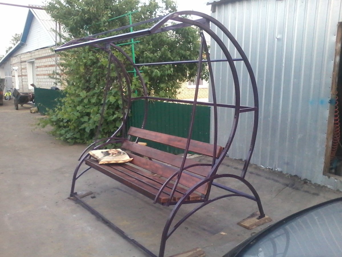 Садовая качель из профильной трубы