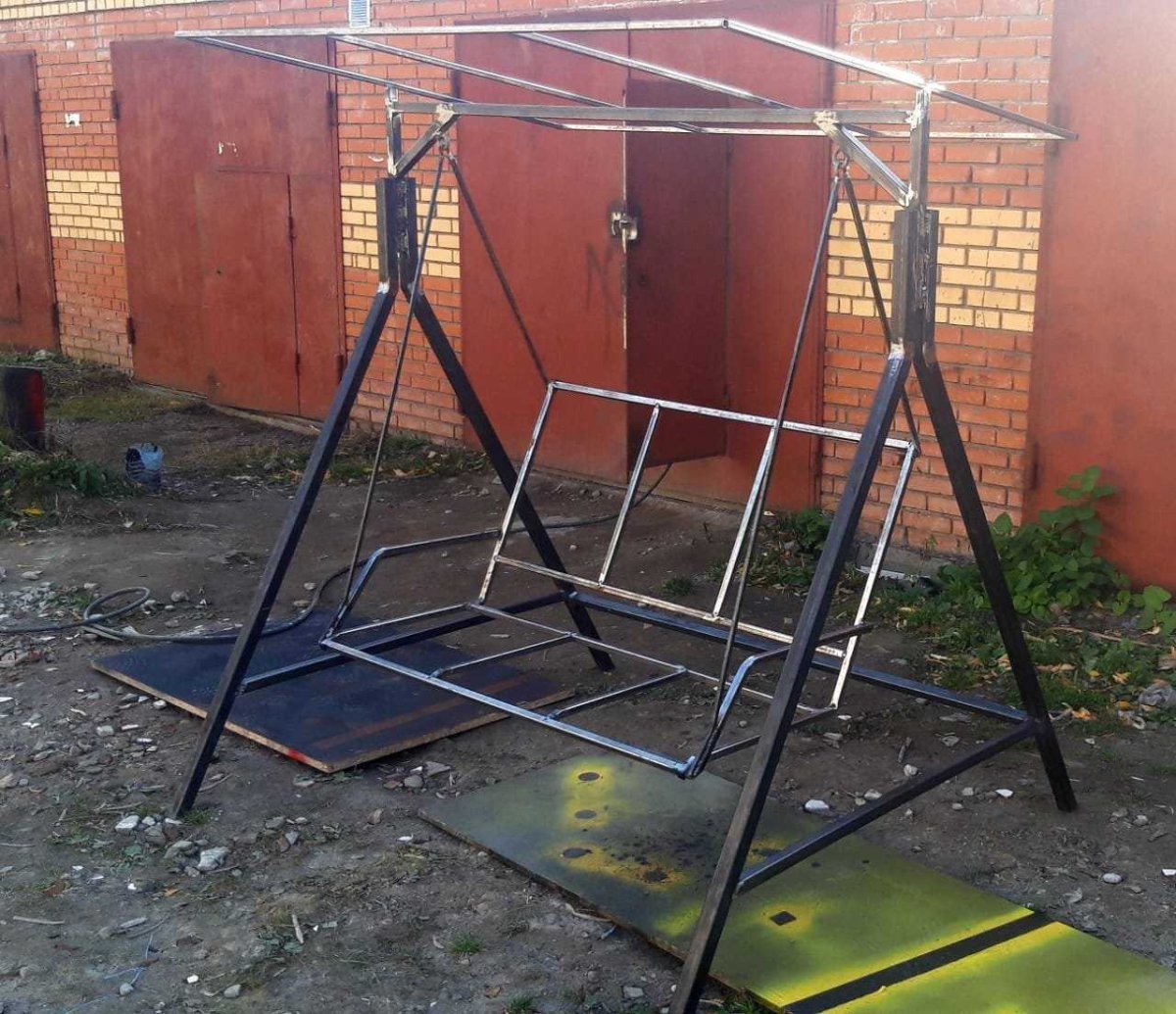 Садовые качели из профильной трубы