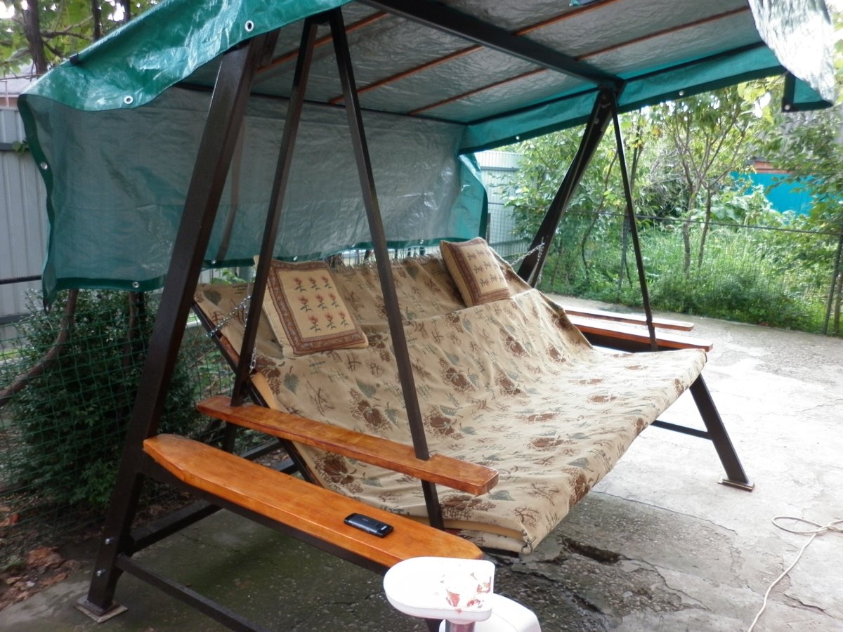 Качели садовые из металла