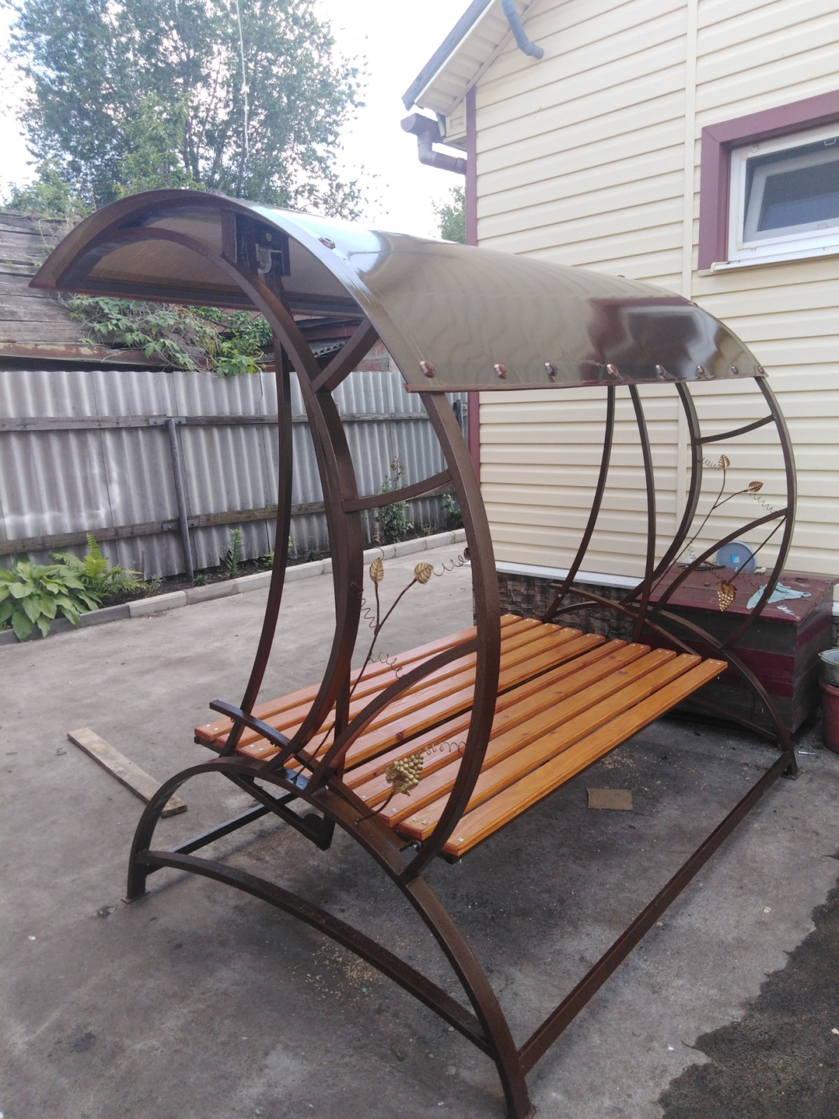 Качели из профилного трубы