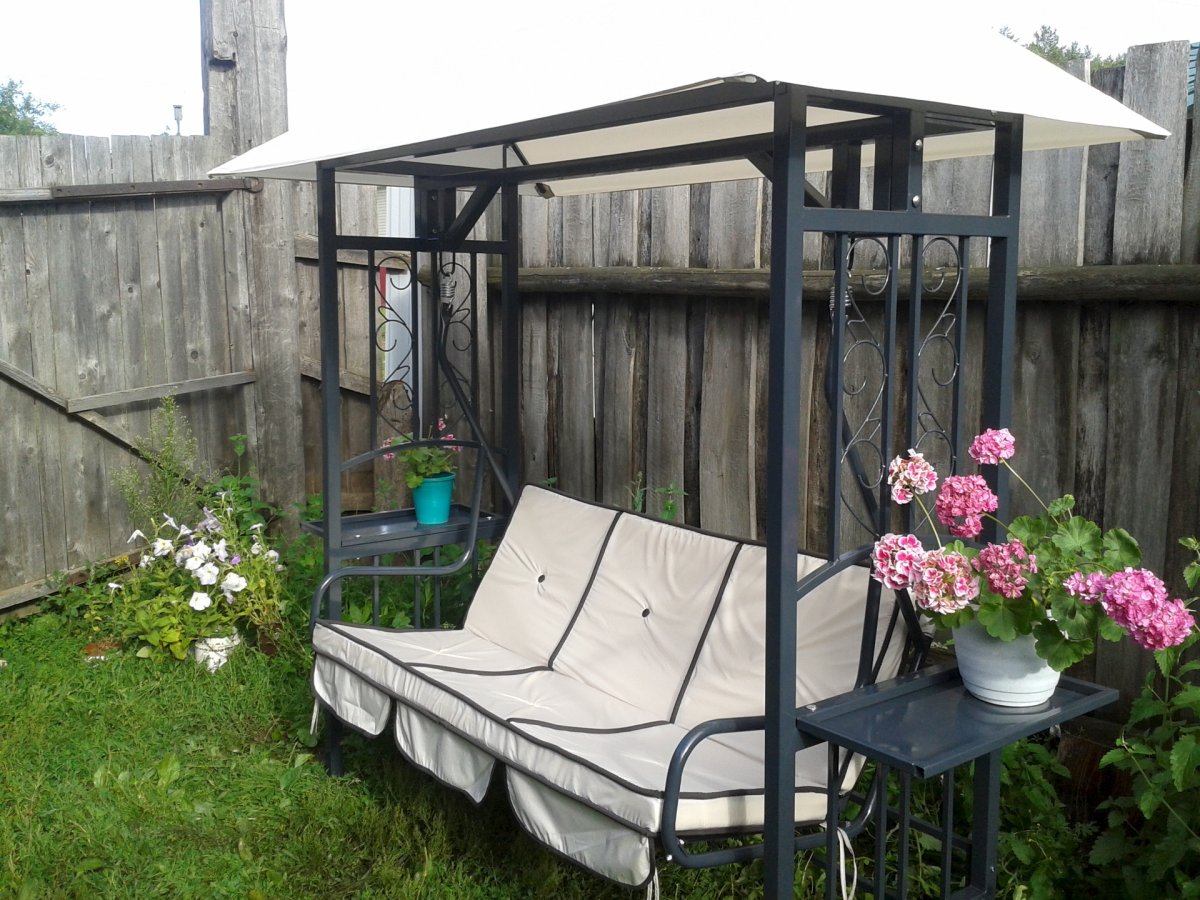 Качели садовые из металла