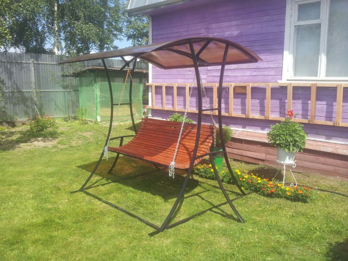 Навес над садовыми качелями