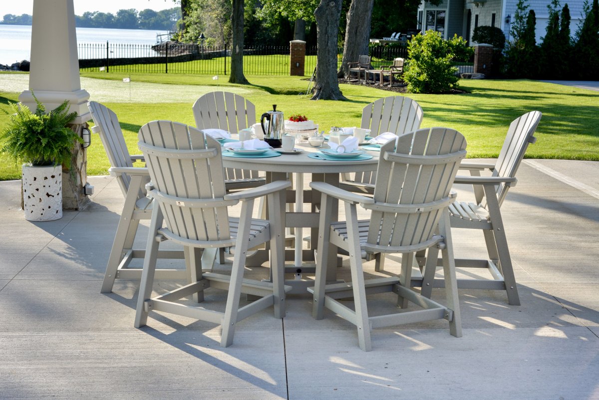 Круглый стол на пляже