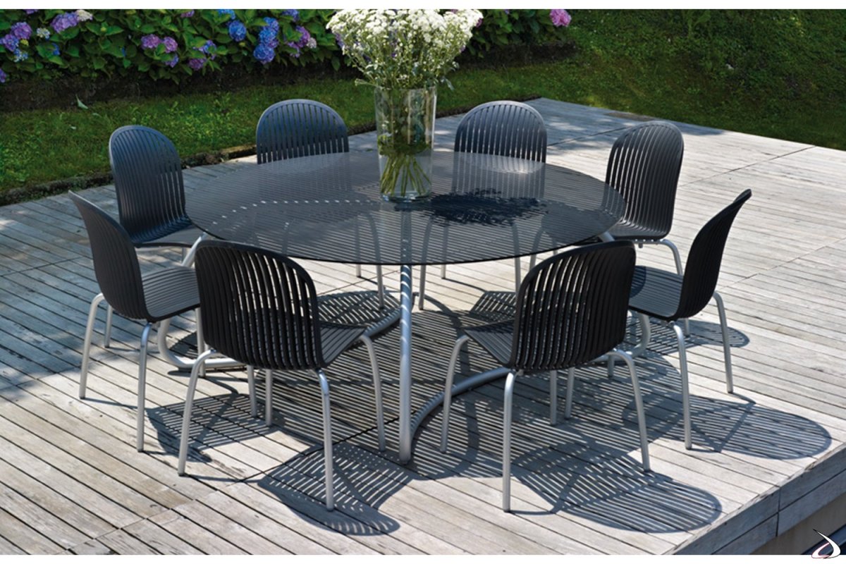 Уличный стол