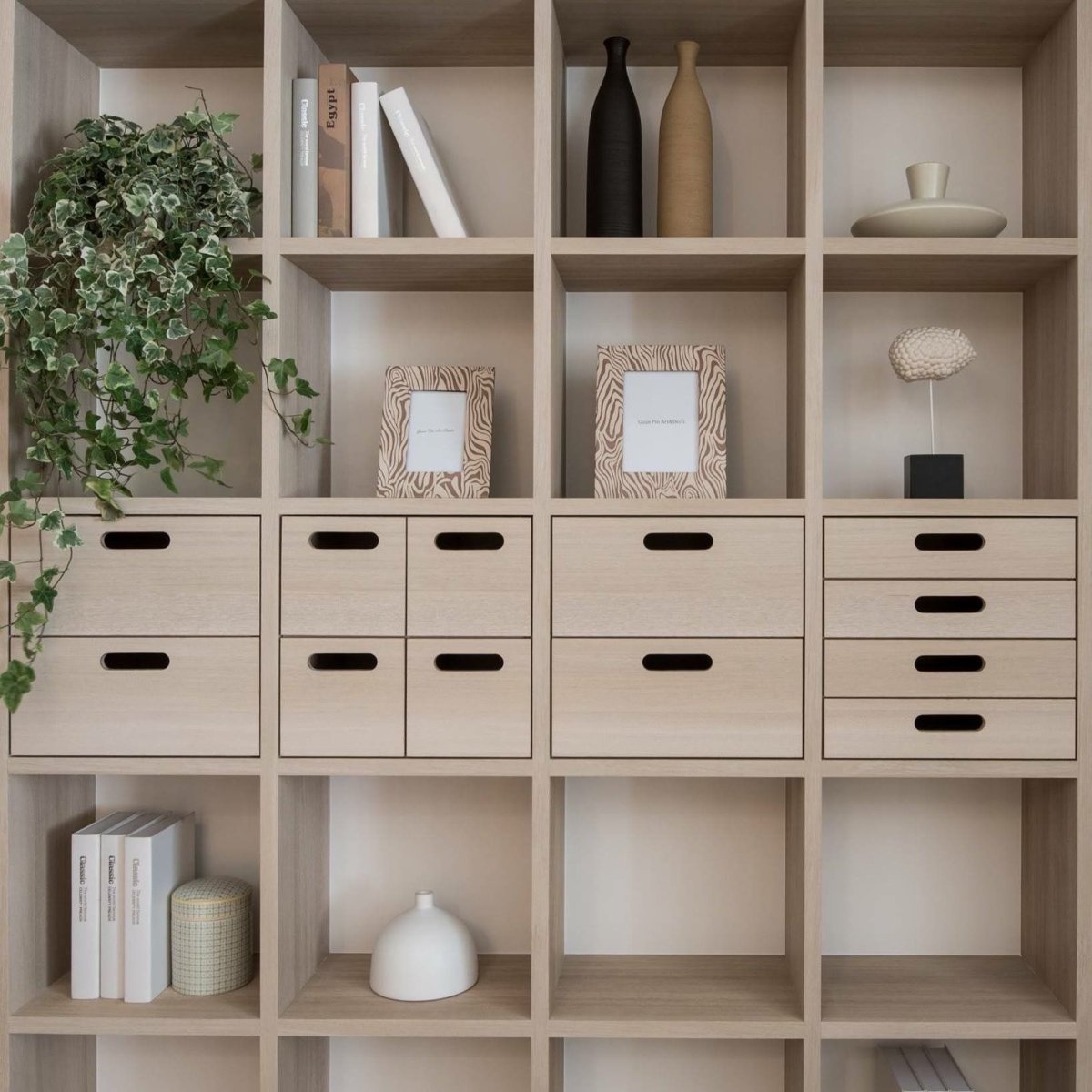 Шкаф невысокий с полками