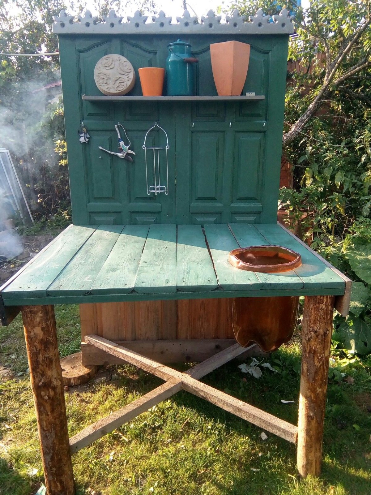 Стол с умывальником для дачи