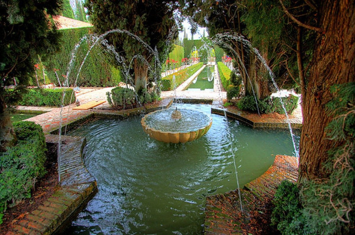 Фонтан в мавританском стиле