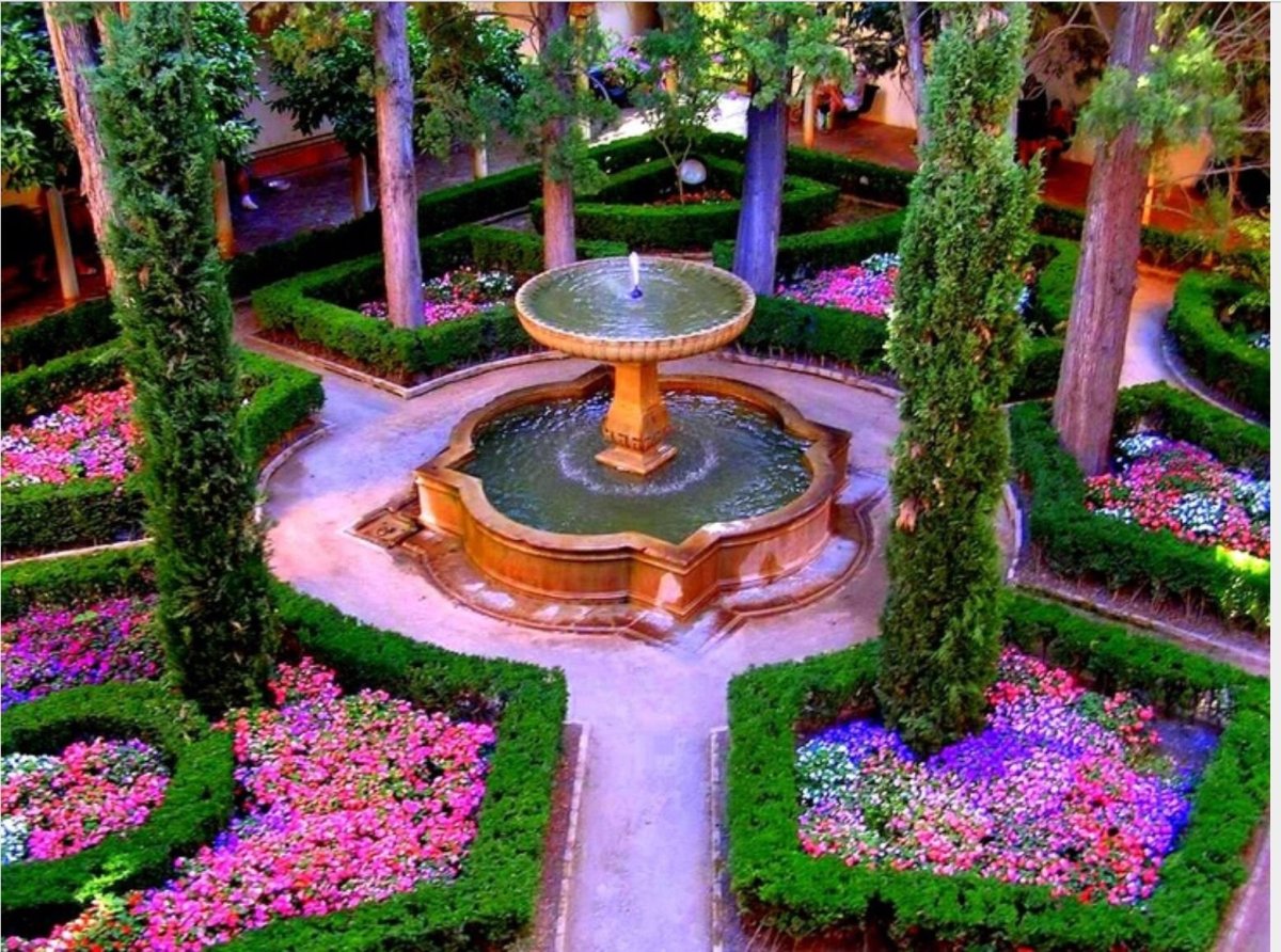 Розарий в мавританском стиле