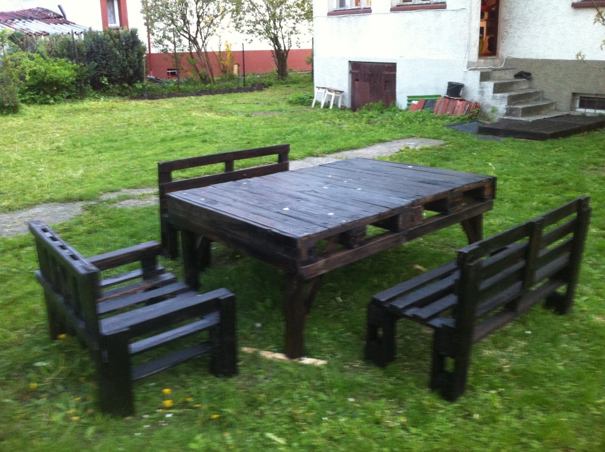 Стол из поддонов