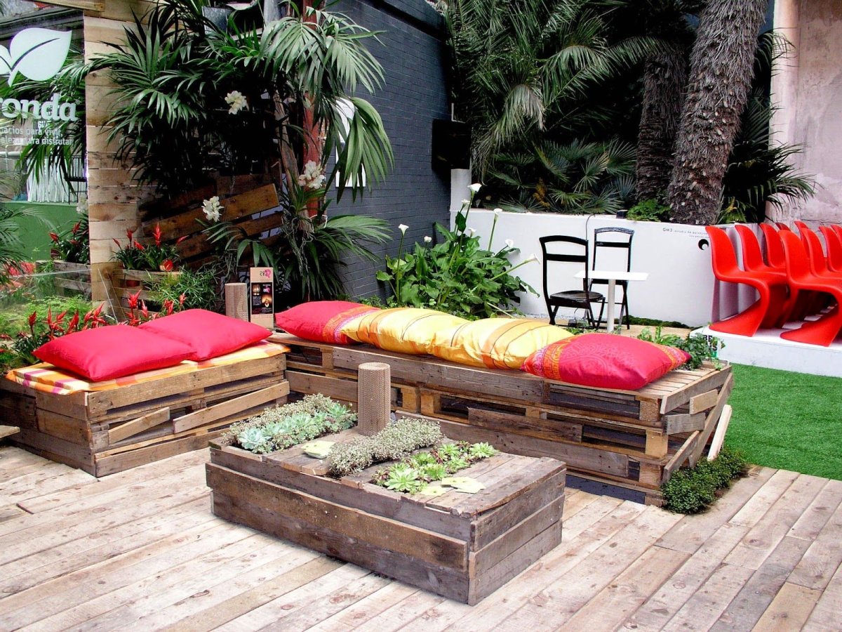 Уличная мебель из поддонов