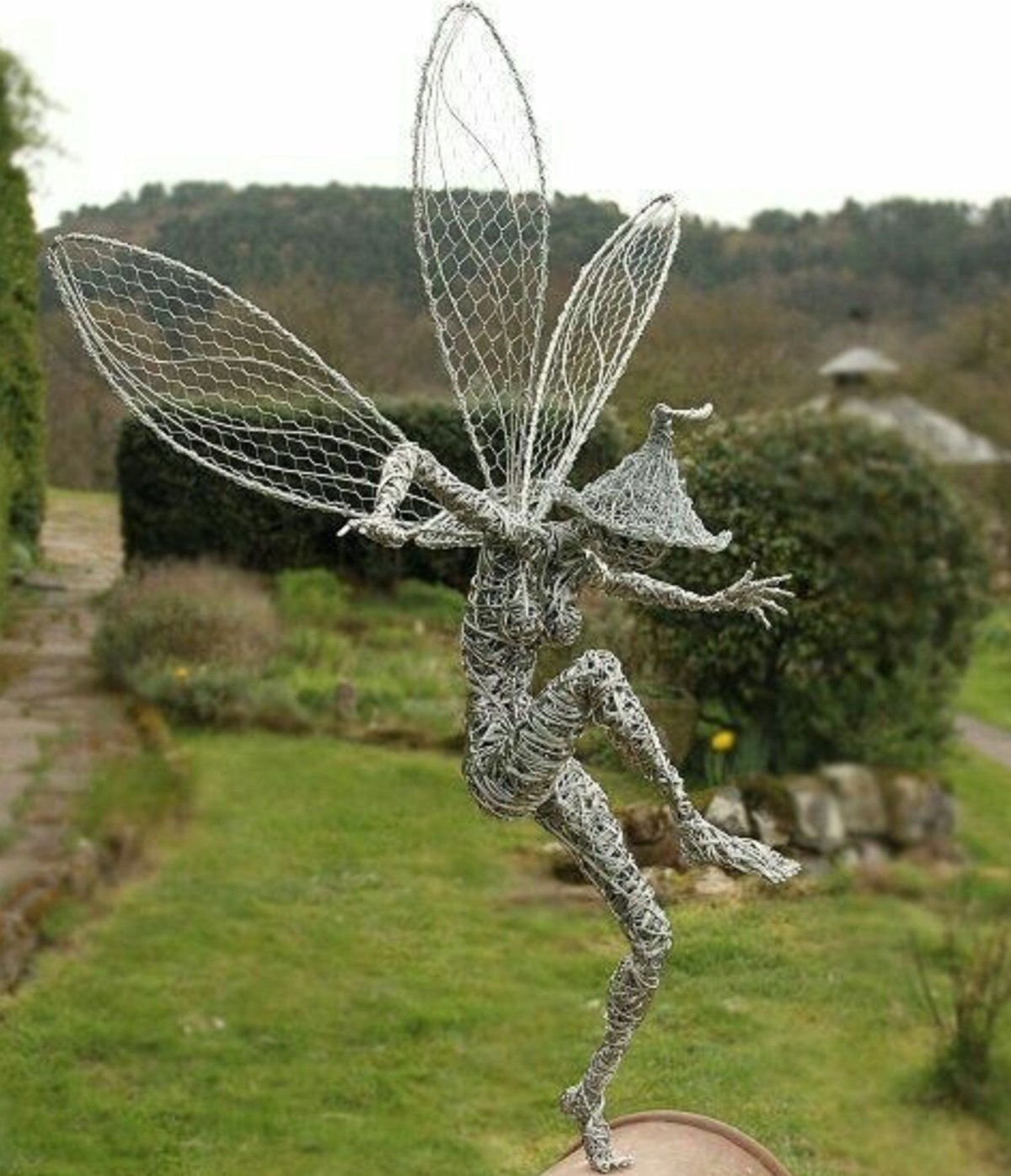 Статуи из проволоки для сада