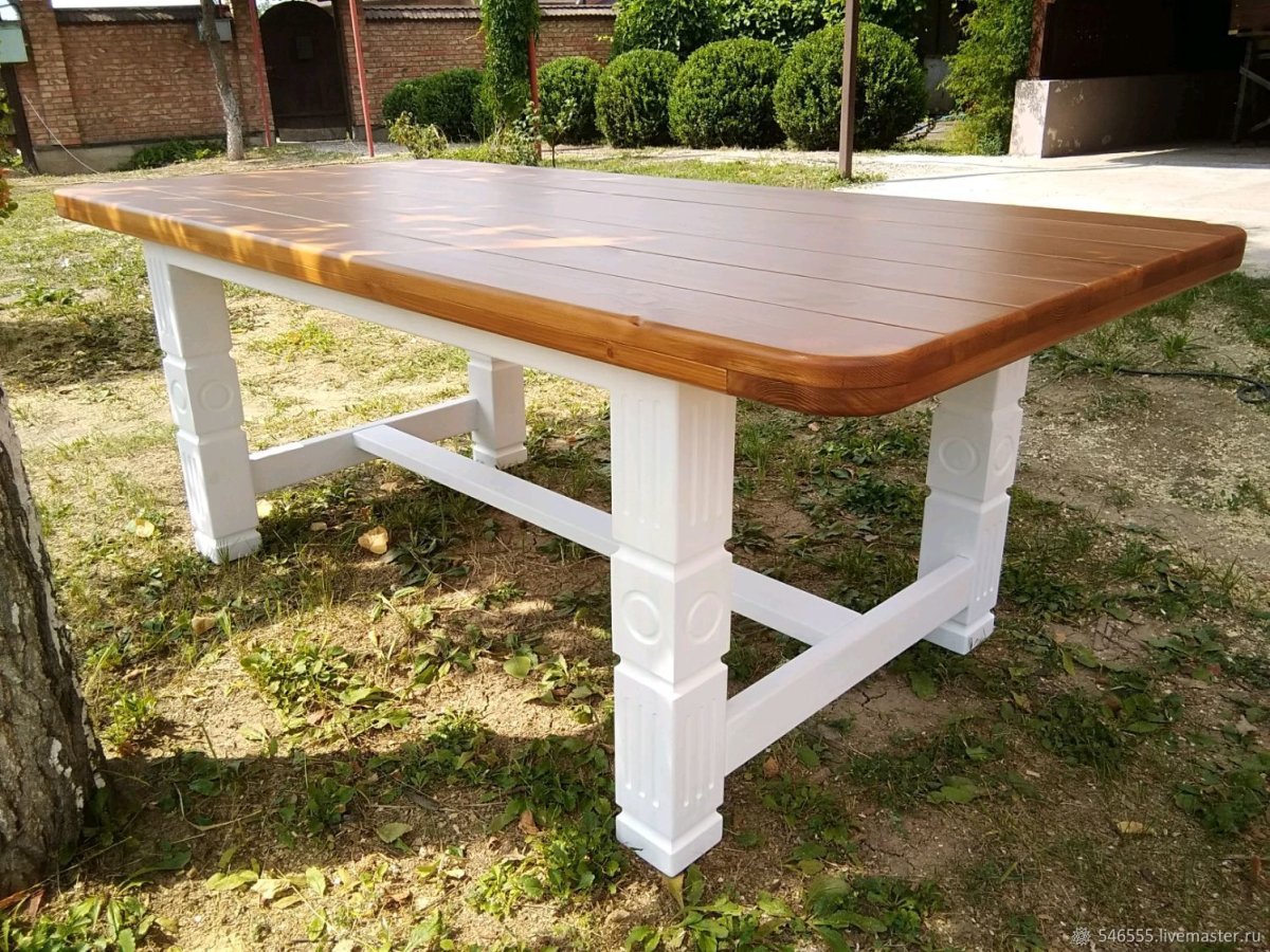 Стол уличный деревянный