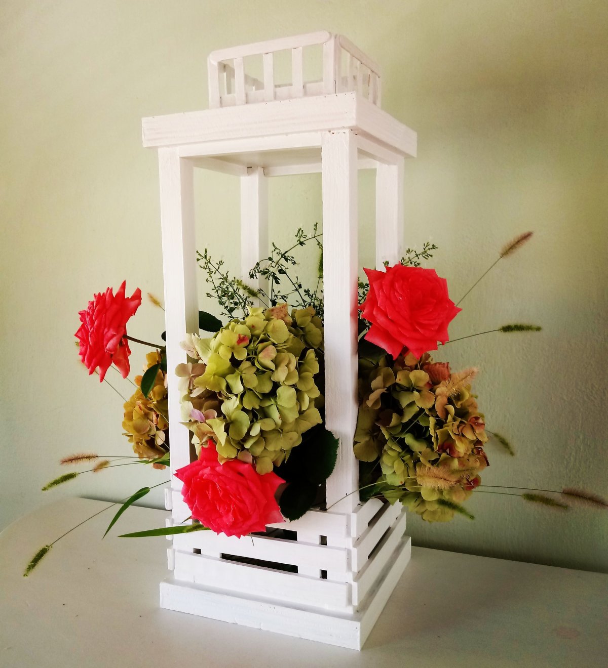 Декоративный фонарь из дерева