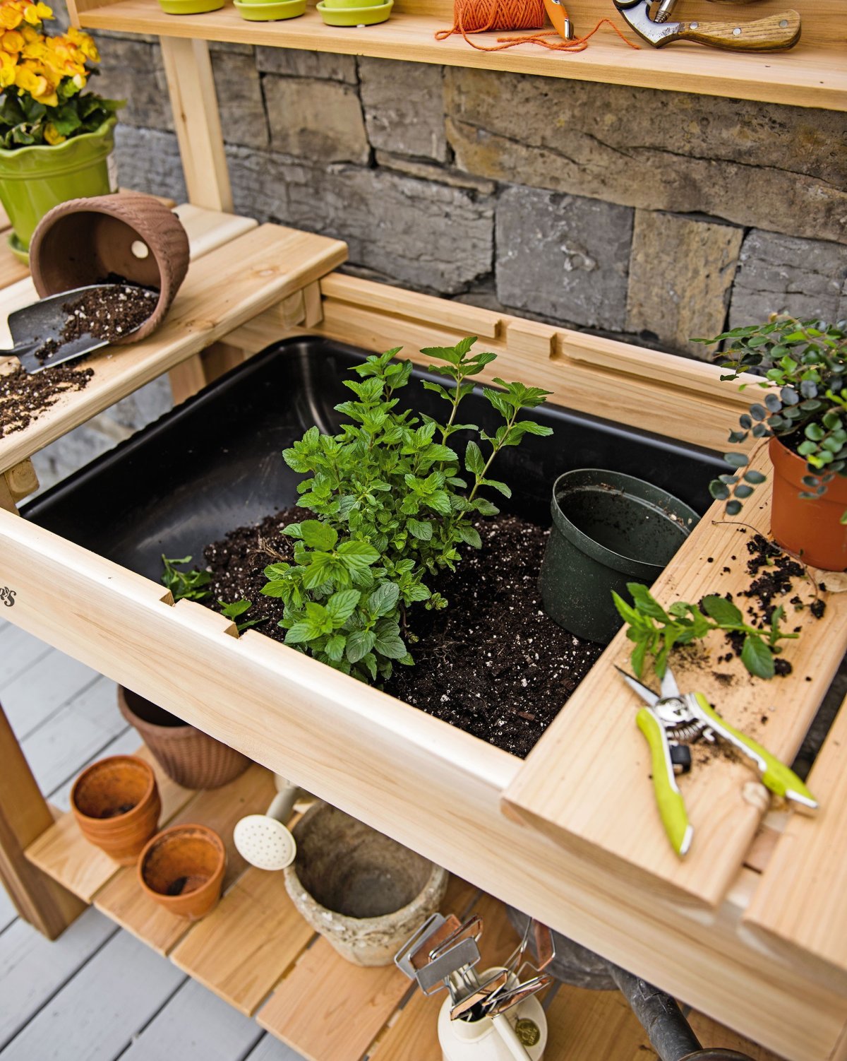 Садовый стол для пересадки растений