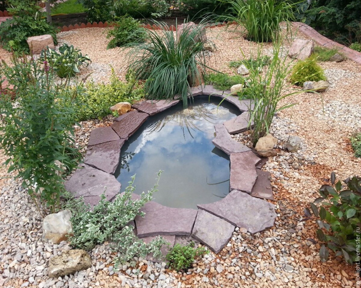Декоративный пруд на участке