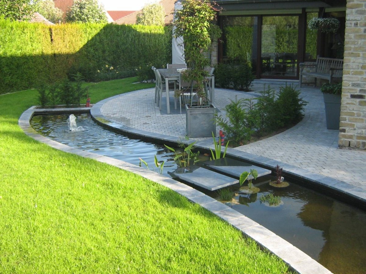 Декоративный водоем современный