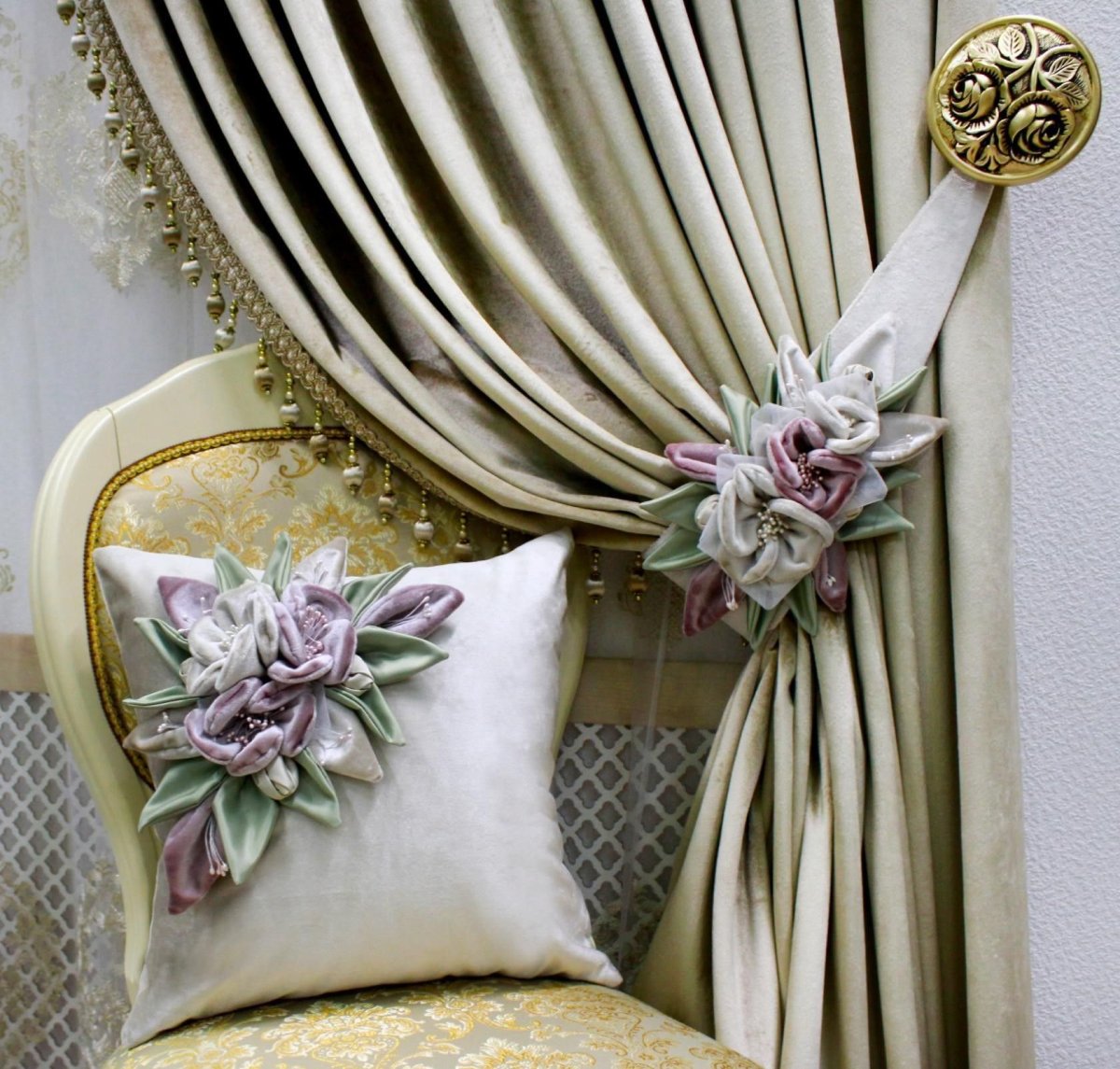 Цветочные шторы в интерьере