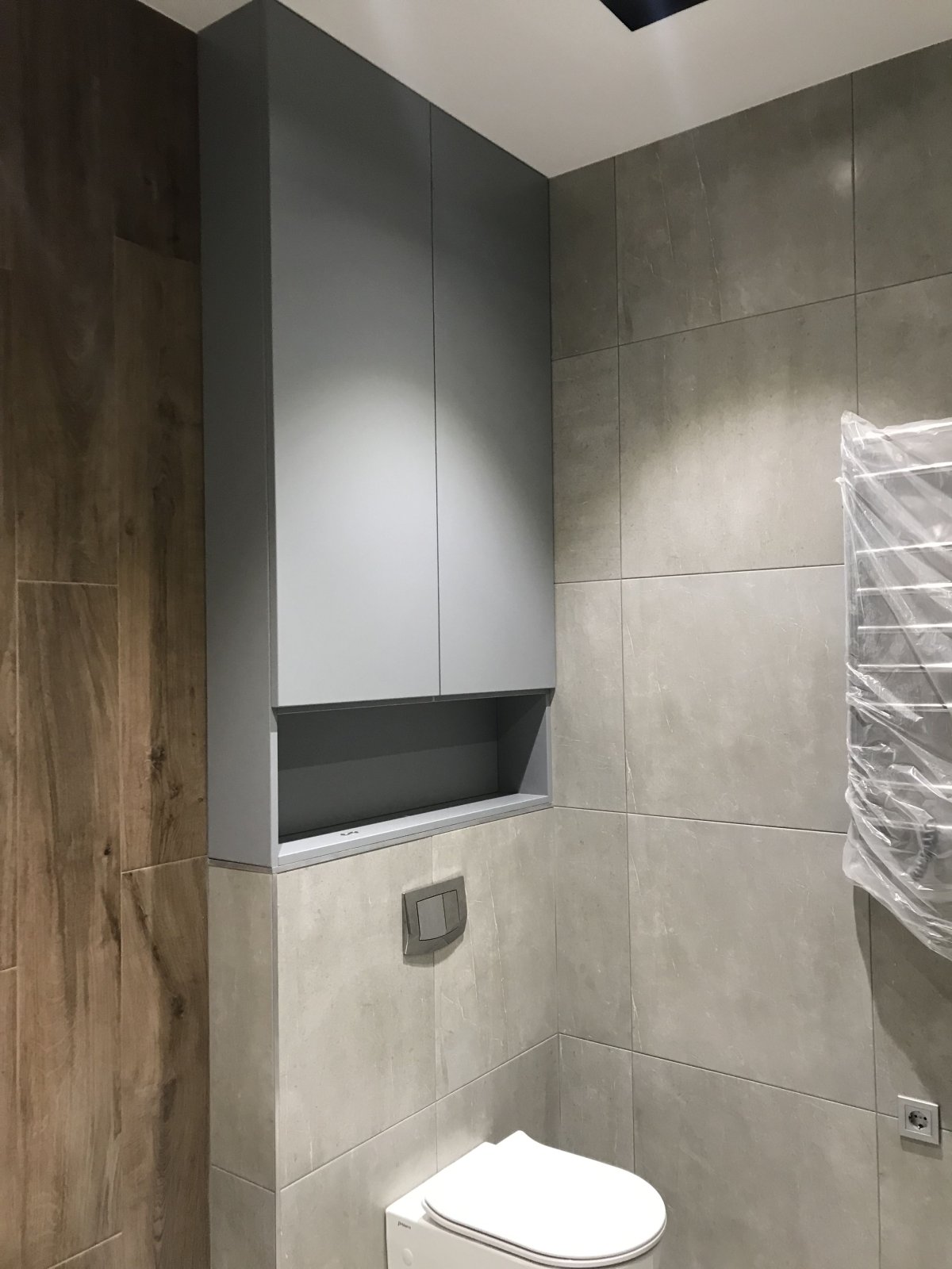 Шкафчик надинсталяцией