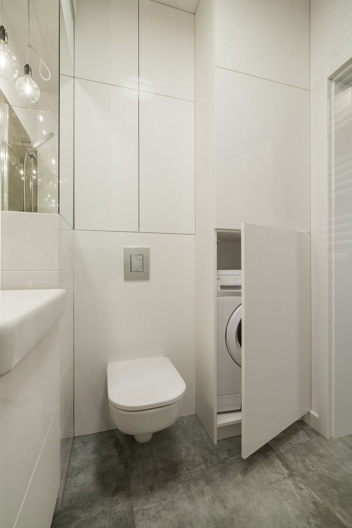 Шкаф над унитазом с инсталляцией