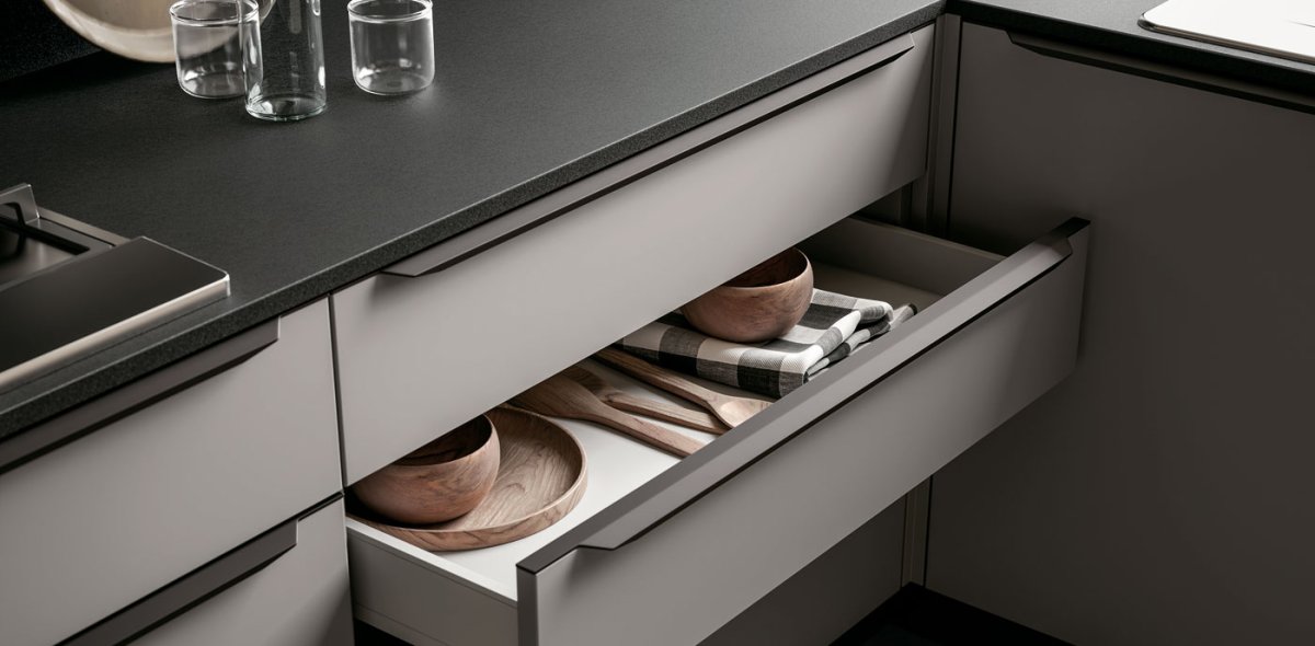 Врезные ручки для кухни на фасадах