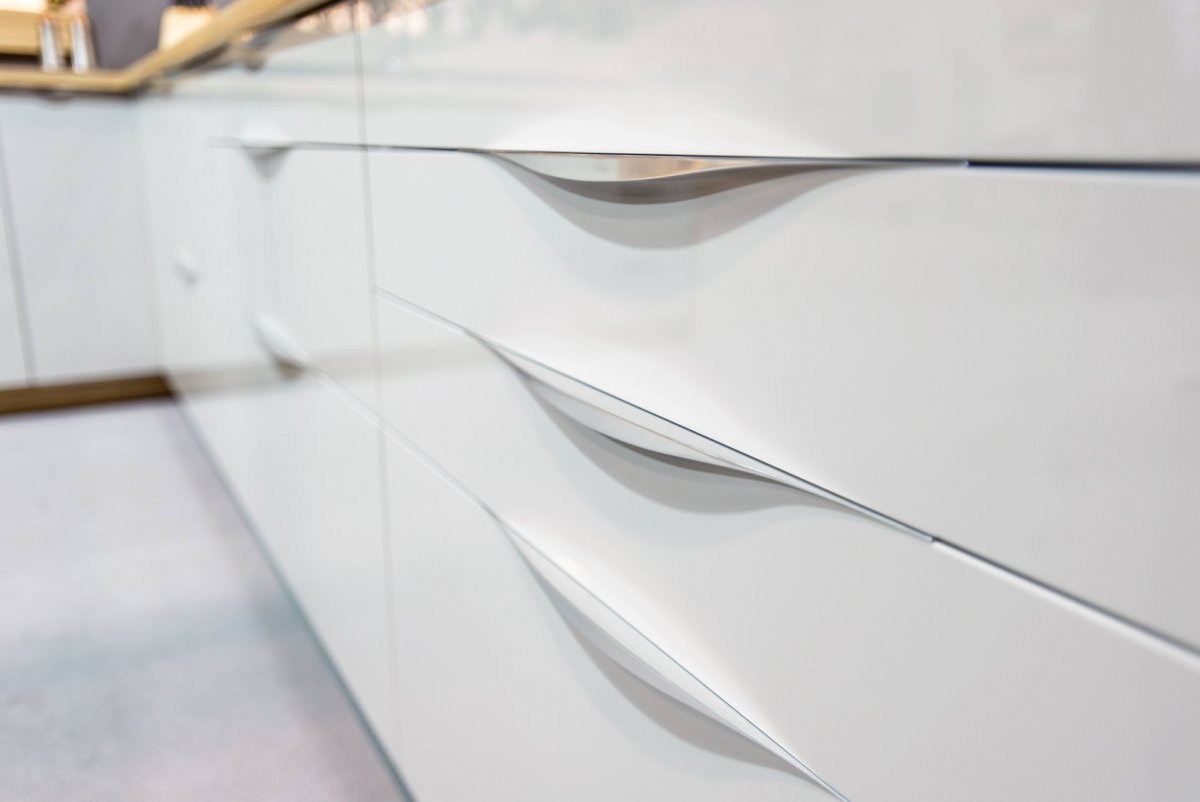 Кухня с ручками торцевая era rt008cp.