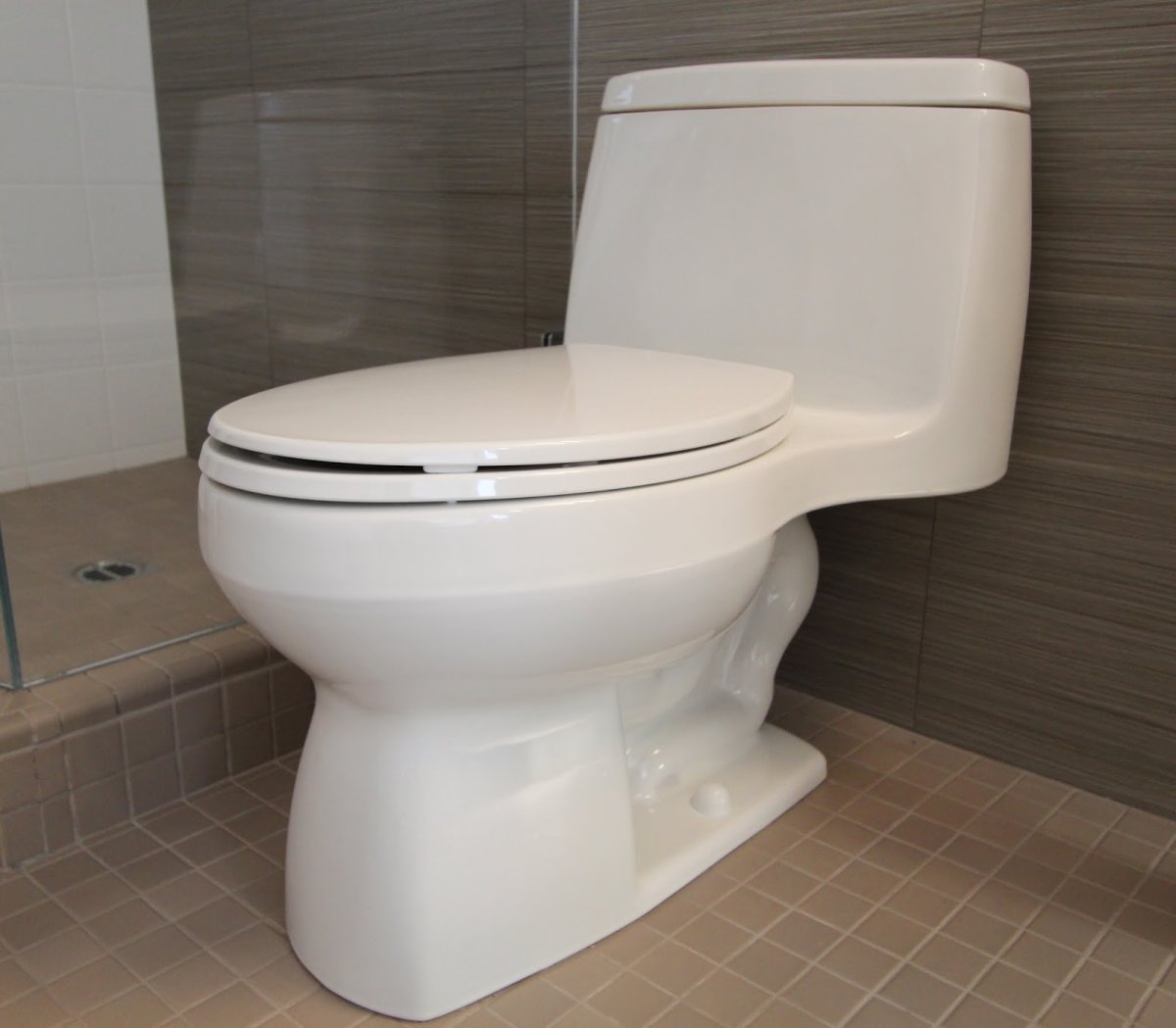 Компактный унитаз для маленького туалета