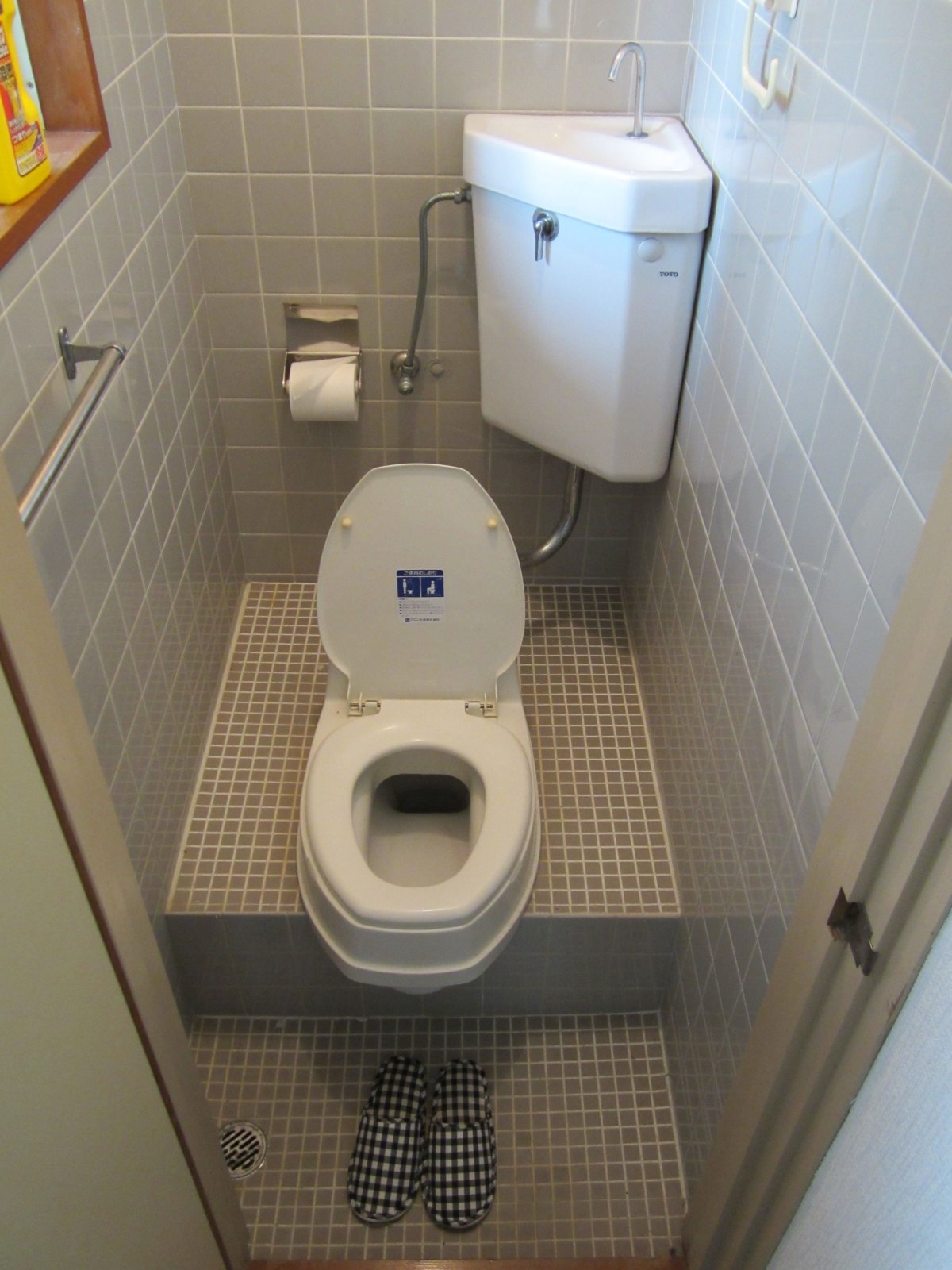 Инсталляция в маленьком туалете