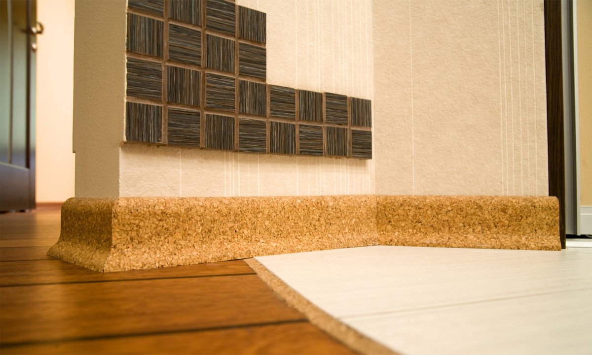 Пробковые плинтуса напольные