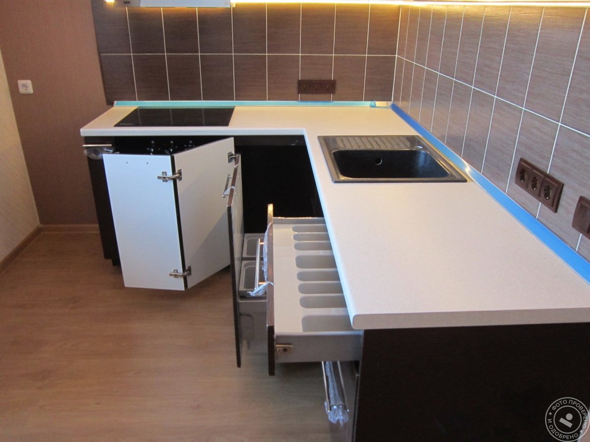 Свес столешницы на кухне