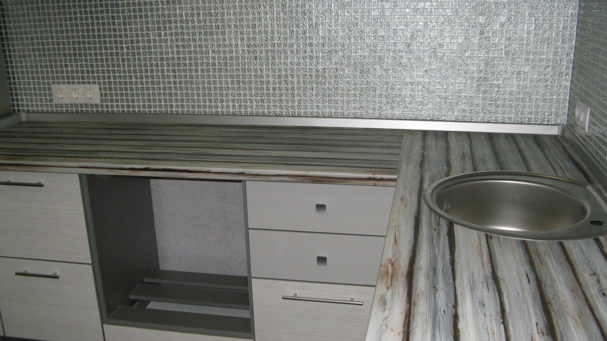 Выступ столешницы