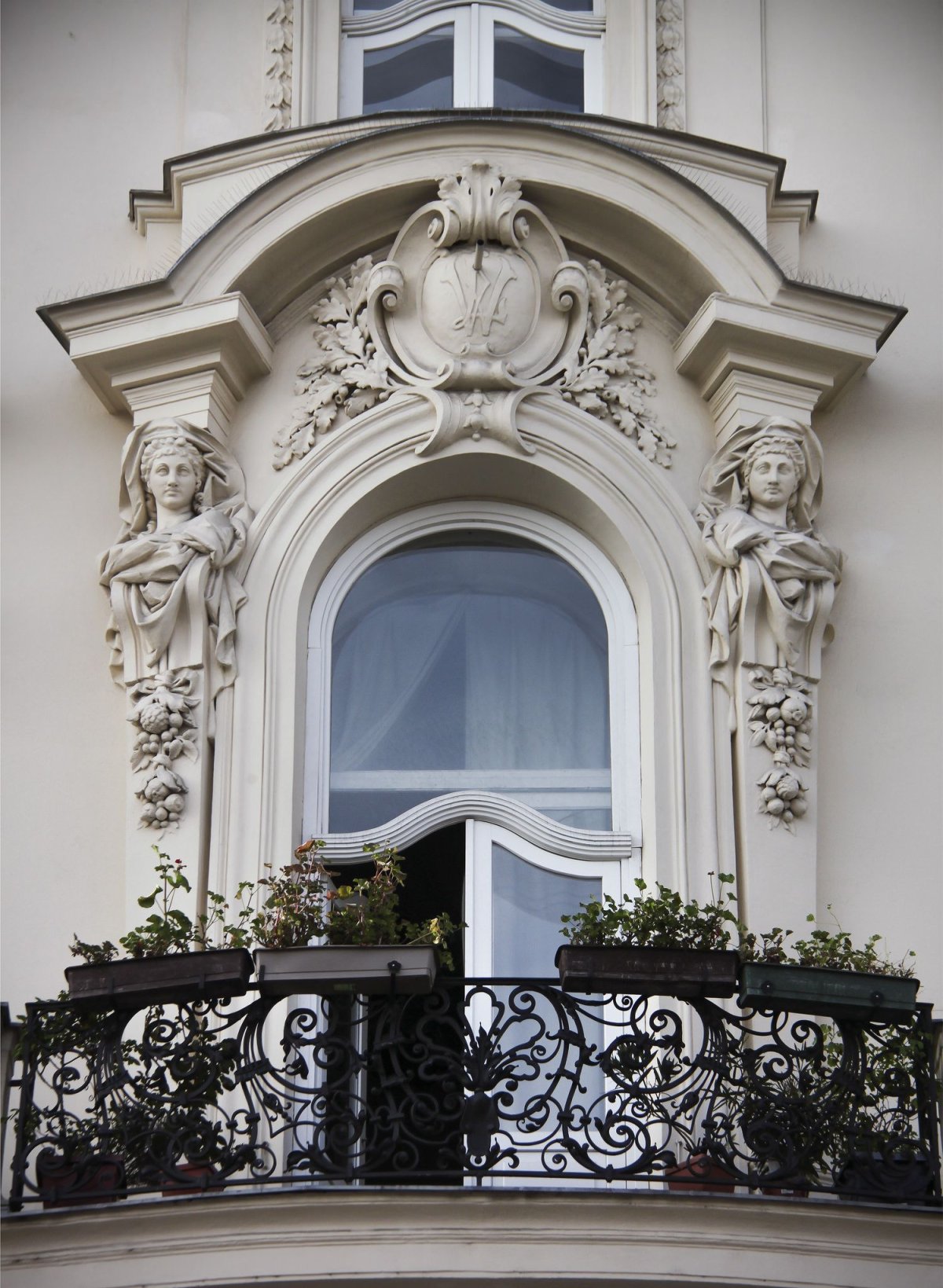 Картуш в архитектуре Петербурга