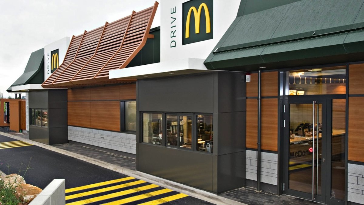 Фасад макдональдс новый