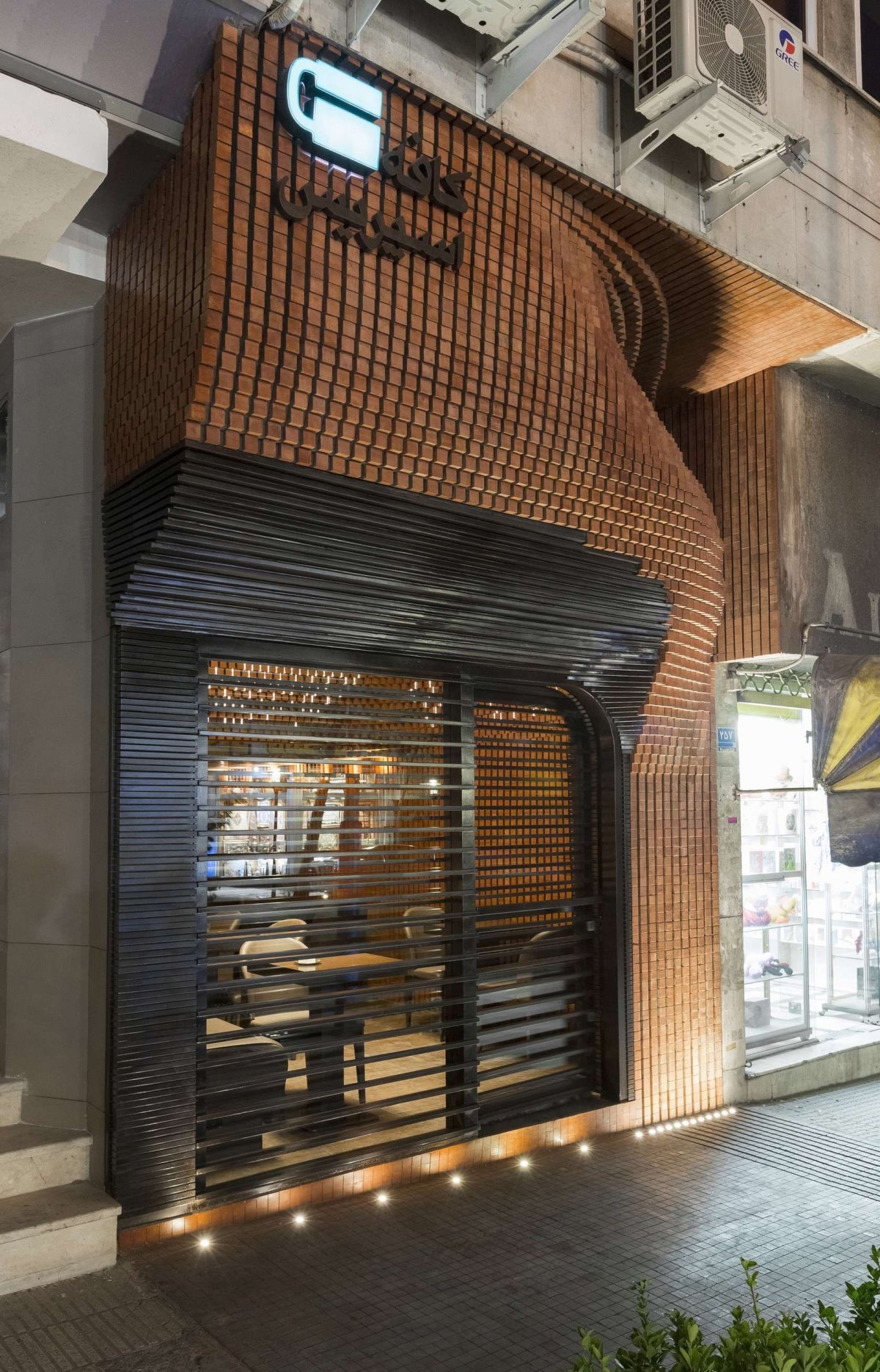 Необычные фасады кафе